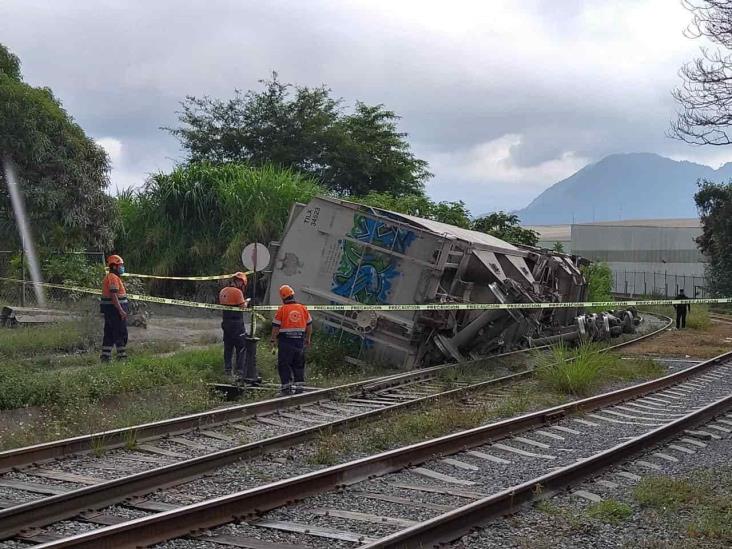 Se descarrila tren con cemento a granel en Ixtaczoquitlán