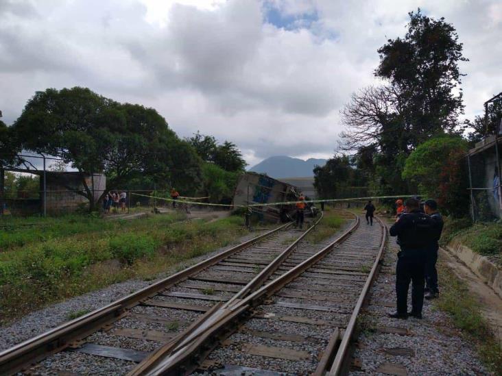 Se descarrila tren con cemento a granel en Ixtaczoquitlán