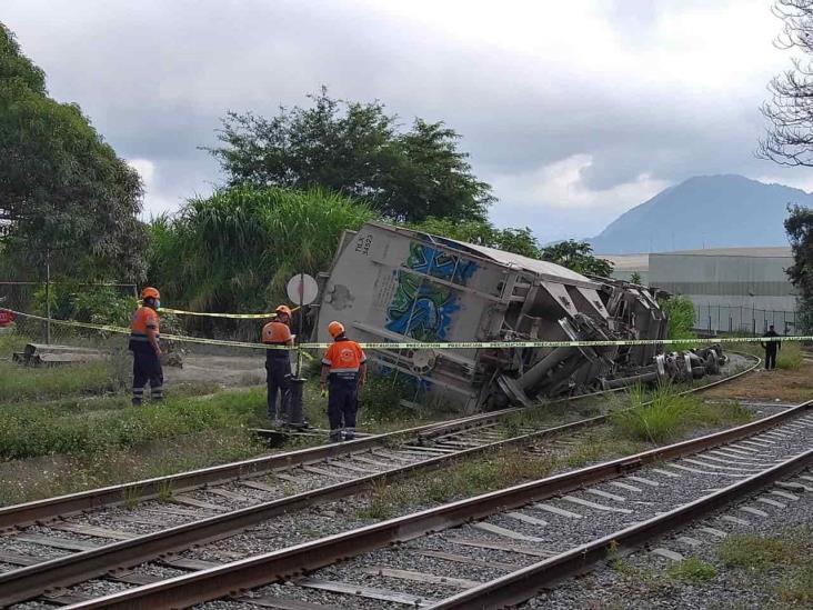 Se descarrila tren con cemento a granel en Ixtaczoquitlán