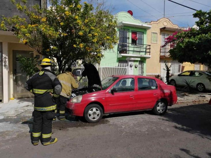 En Veracruz, se registra conato de incendio en automóvil estacionado