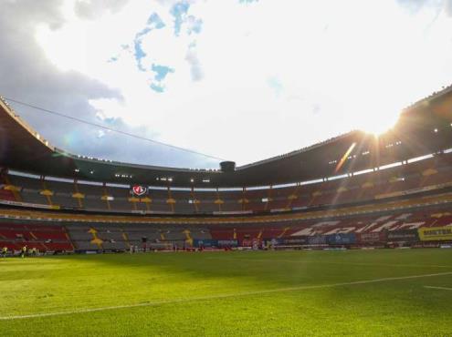 Gobierno de Jalisco analiza abrir estadios en Clásico Tapatío