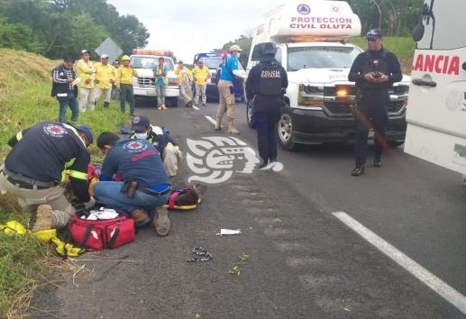 Tráiler arrolla a empleados de Capufe en autopista Acayucan-Minatitlán

