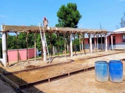 Avanzan obras de infraestructura educativa en zona rural de Minatitlán