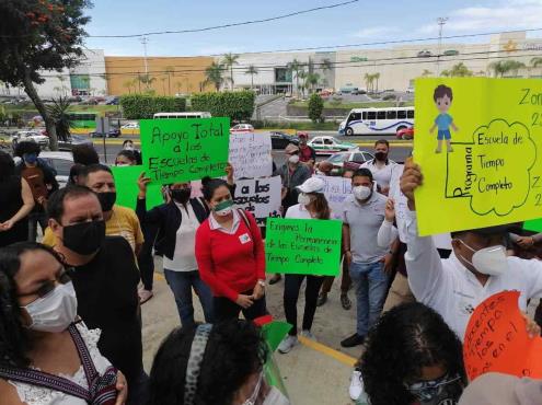 Protestan en Xalapa contra quitar escuelas de tiempo completo