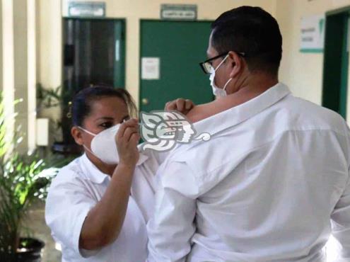Distribuyen más de 250 mil vacunas en las UMF de la zona sur de Veracruz