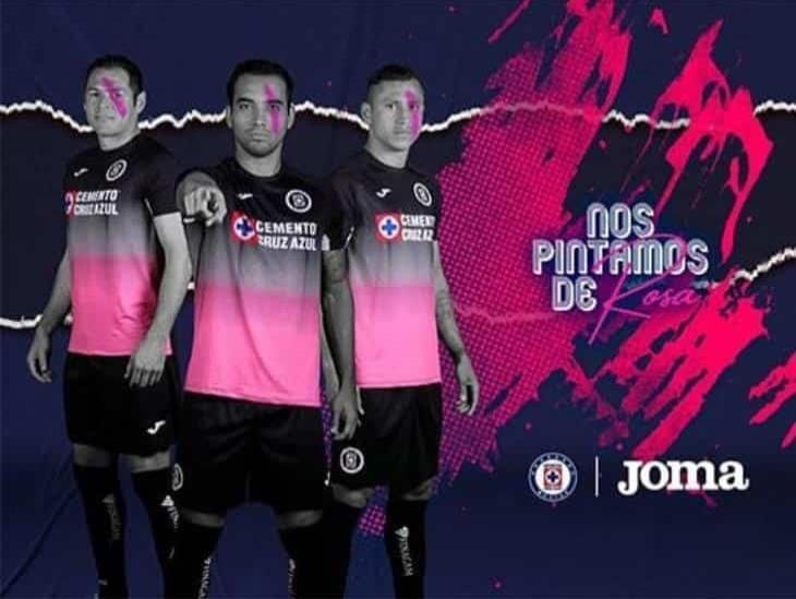 Cruz Azul presentó playera especial por lucha vs cáncer de mama