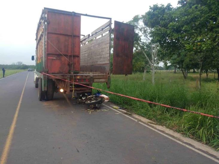 Muere hombre atropellado tras bajarse de tractocamión