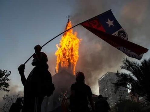 Unos 580 detenidos durante aniversario del estallido social en Chile