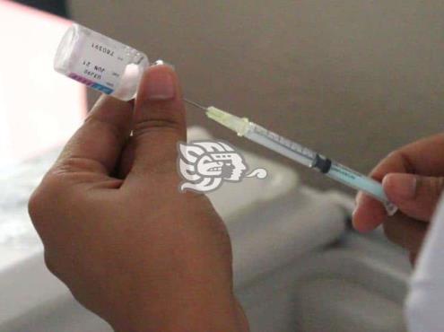 Unidades del IMSS en Coatzacoalcos racionan vacunas contra la influenza