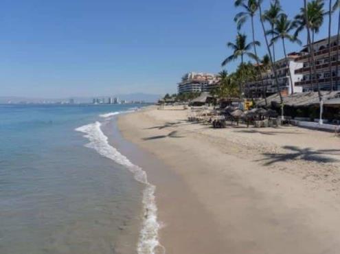Oficial: AMLO publica decreto para el libre acceso a playas de México