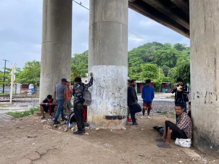 Pandemia ya no contiene paso de migrantes en Coatzacoalcos; deportan casi a 2 mil
