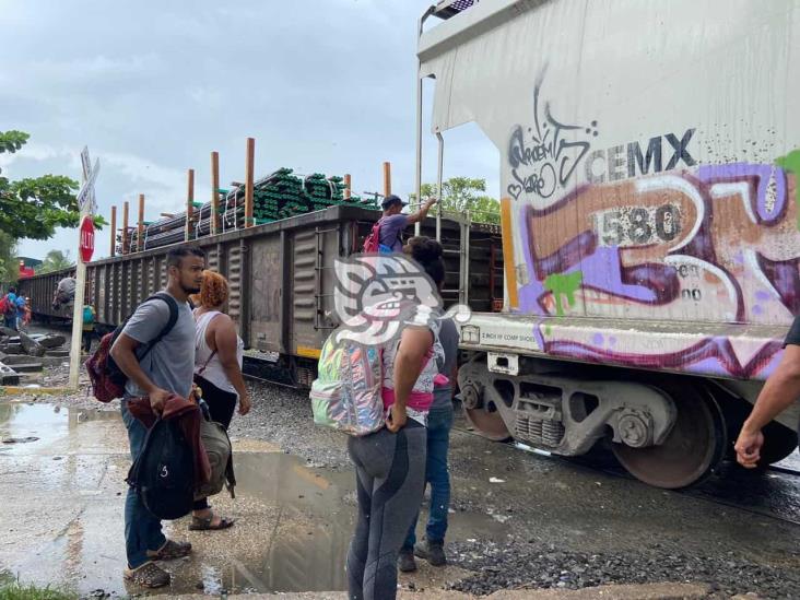 Pandemia ya no contiene paso de migrantes en Coatzacoalcos; deportan casi a 2 mil