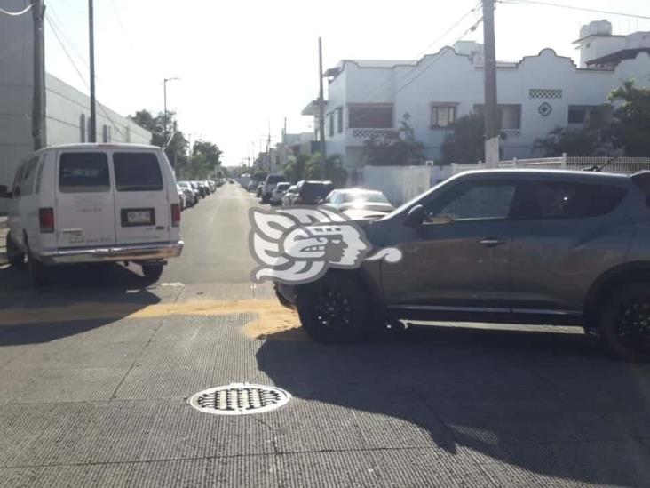 Se registra fuerte accidente entre camionetas en calles de Veracruz