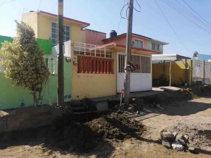 En Veracruz, cae autobús en socavón