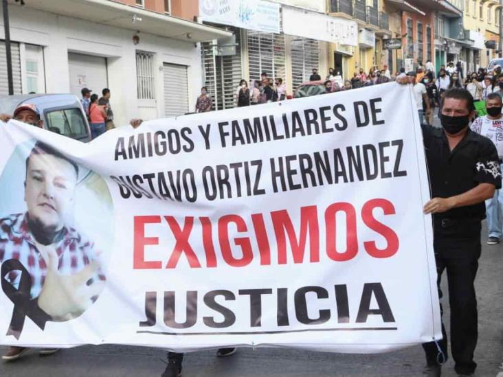 Protestan con féretro de joven golpeado por policías de Veracruz