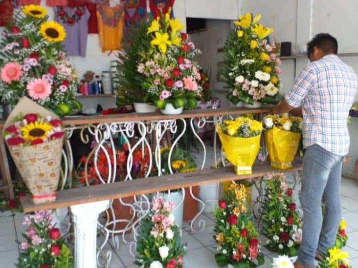 Reactivó celebración de San Judas la venta de flores en Minatitlán