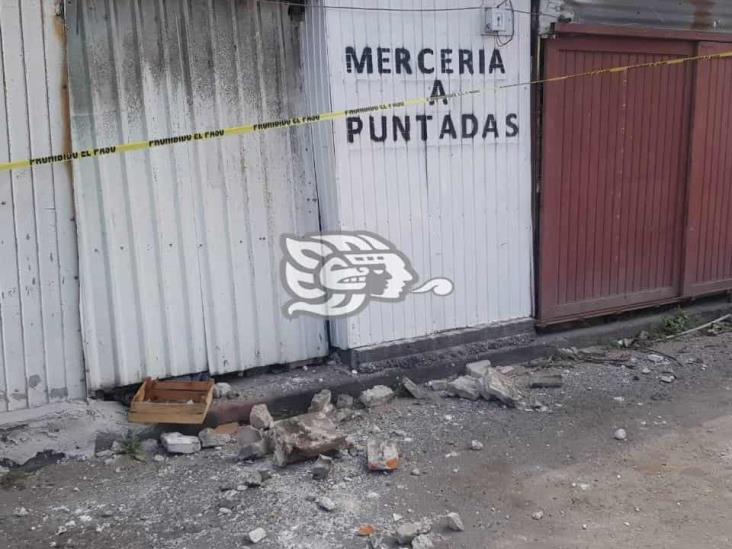 Nortazo desprende balcón de edificio en Veracruz 