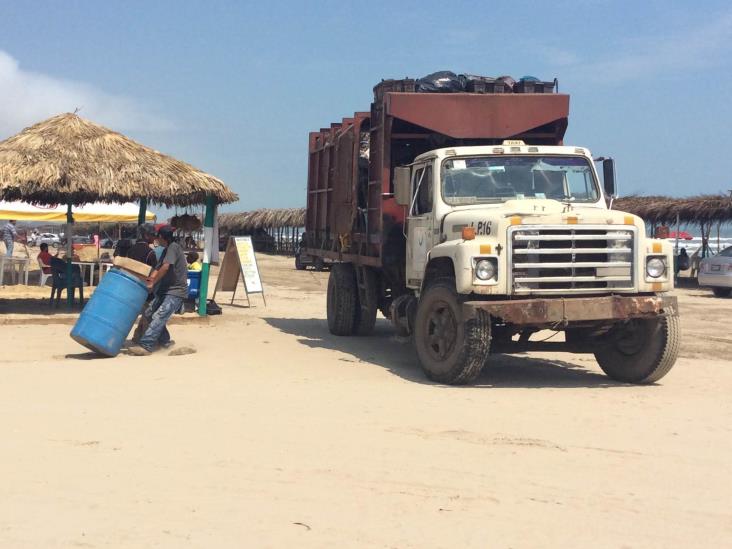 Turistas dejan desechos por toda la playa de Tuxpan