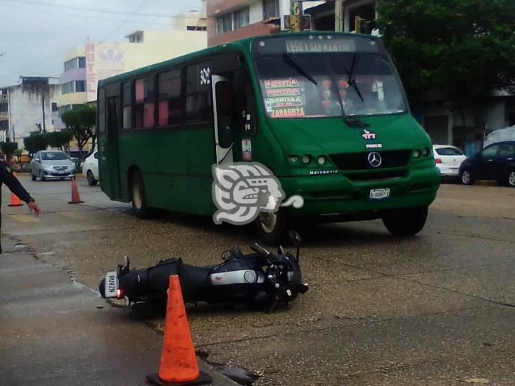 Autobús colisiona a un motopatrullero en Coatzacoalcos