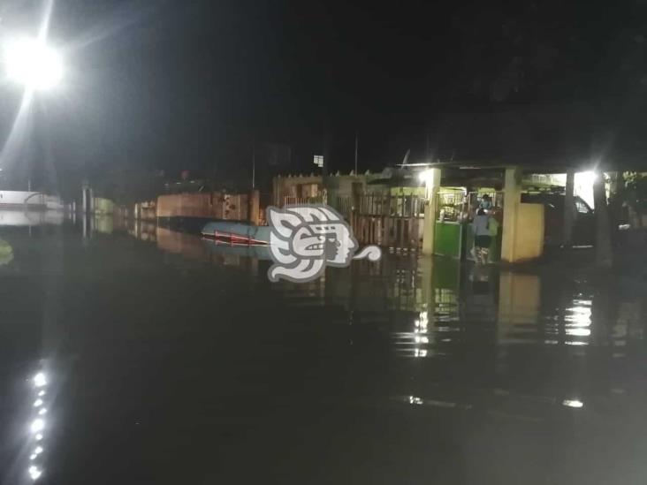 Río Coatzacoalcos y arroyo Tepeyac alcanzan nivel crítico; Nanchital inundado