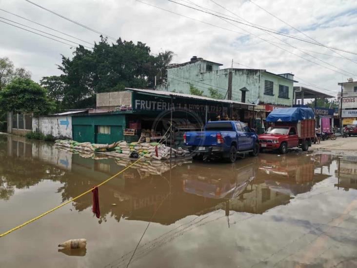Golpes de agua y escurrimientos generan contingencia en Las Choapas