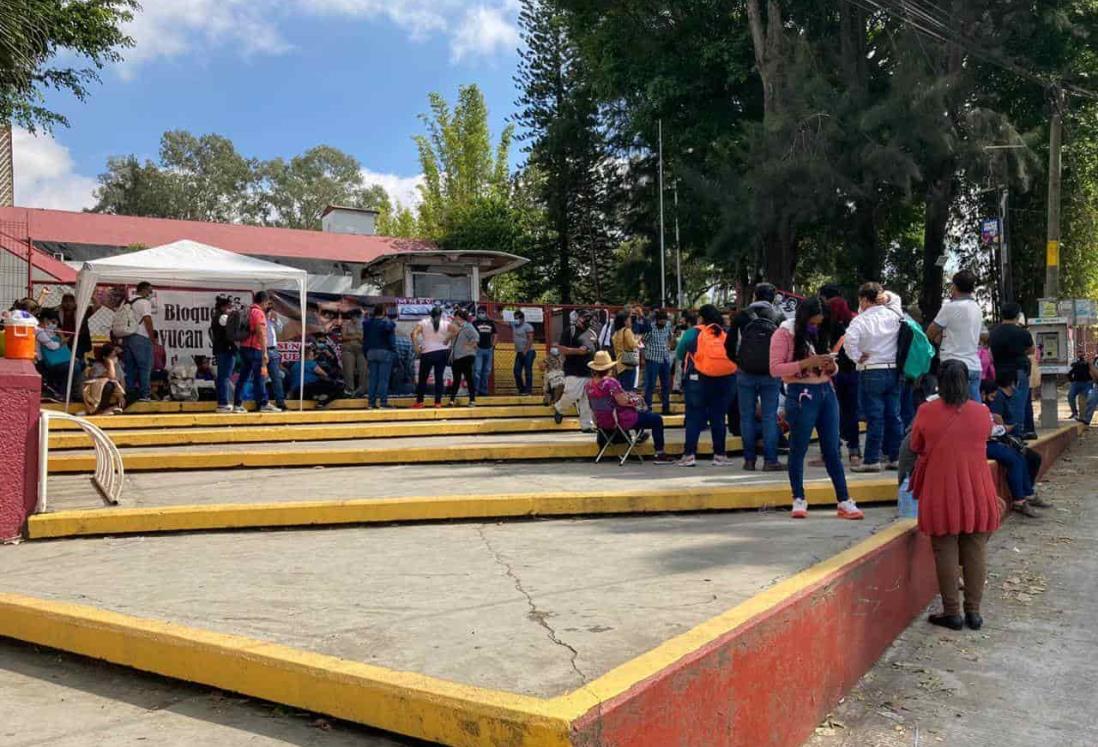 Continúan protestas de maestros en la SEV de Xalapa