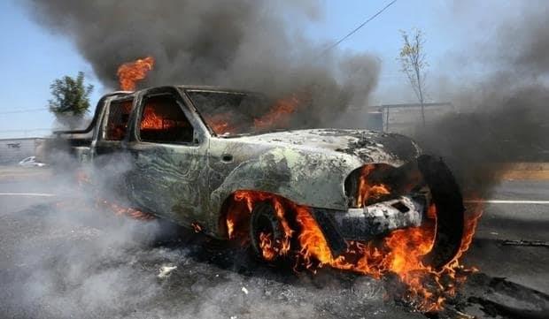 Incendia CJNG 11 vehículos en Michoacán y ataca comunidades