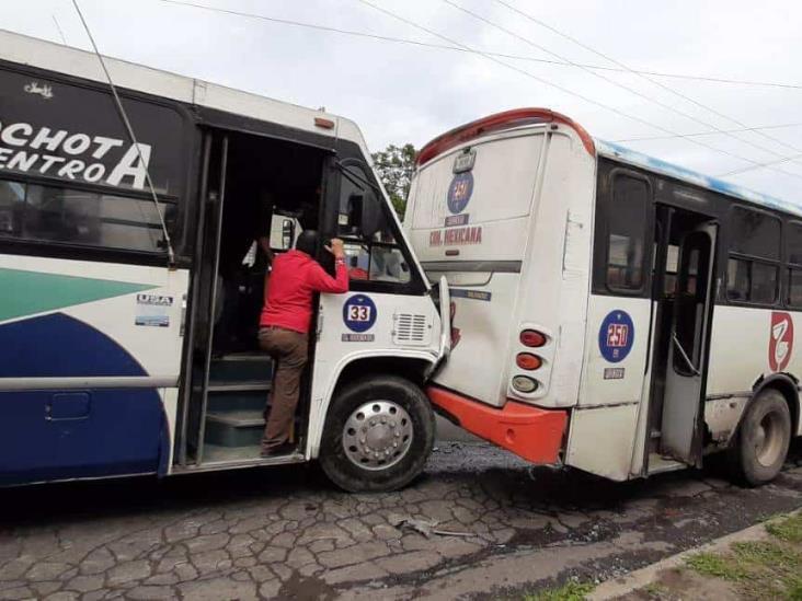 Se registra choque entre dos urbanos en Veracruz