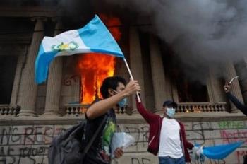 Estalla indignación en Guatemala contra Giammattei