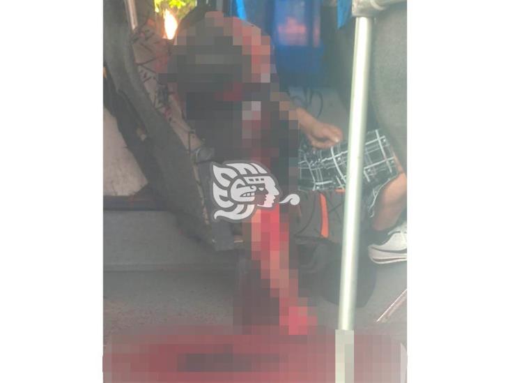 Terror en camión urbano de Coatza, ejecutan a hombre