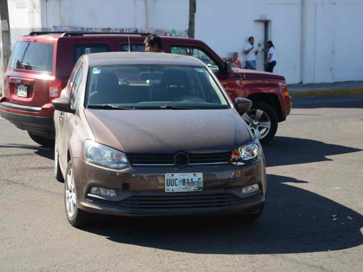 Choca auto particular con vehículo de Semar en Veracruz
