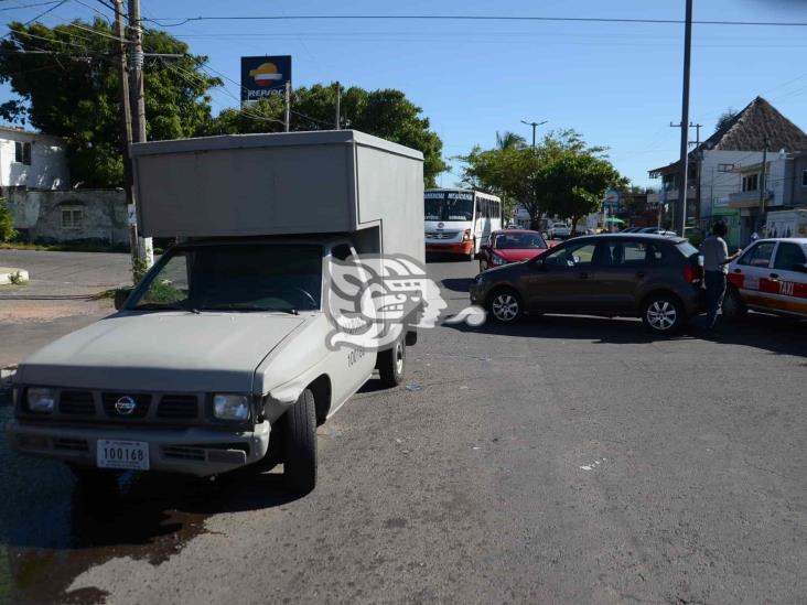 Choca auto particular con vehículo de Semar en Veracruz