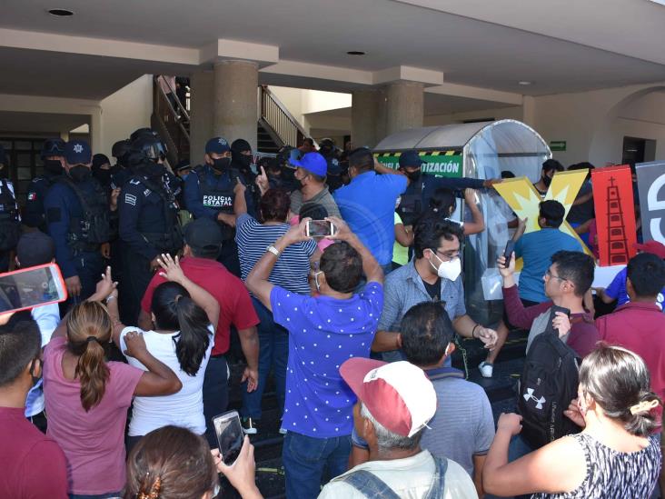 Protesta por falta de agua en Ixtac termina en zafarrancho