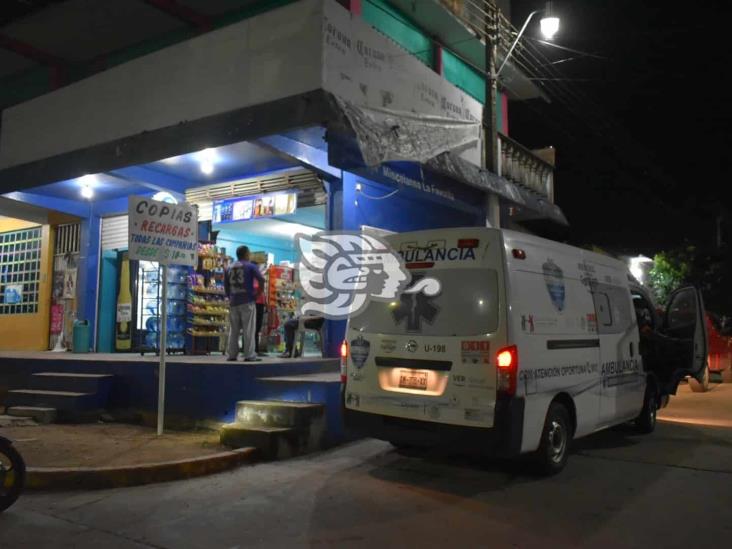 Delincuente roba con lujo de violencia tienda de abarrotes en Acayucan