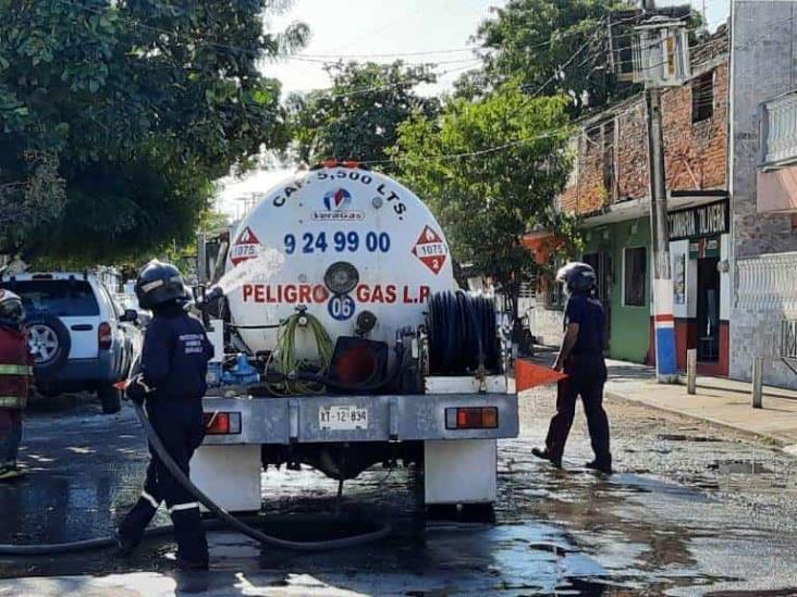 Fuga de gas en pipa, genera miedo entre vecinos de Veracruz