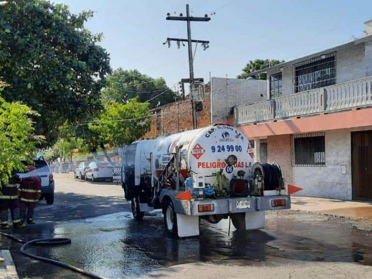 Fuga de gas en pipa, genera miedo entre vecinos de Veracruz