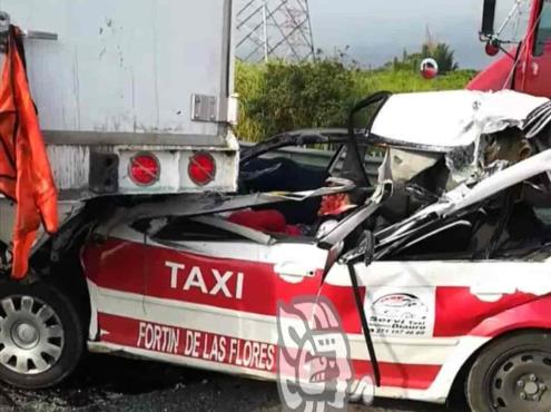 Fallece taxista tras choque con tráiler en la Córdoba-Puebla