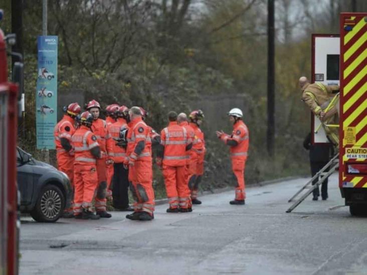 Fuerte explosión en planta al sur de Inglaterra deja “numerosas víctimas”