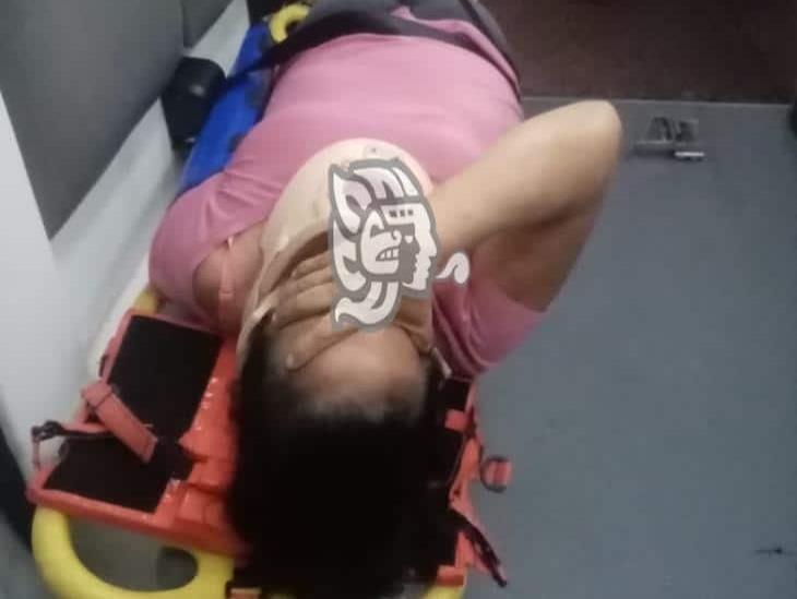 PC auxilia a mujer accidentada en el centro de Acayucan