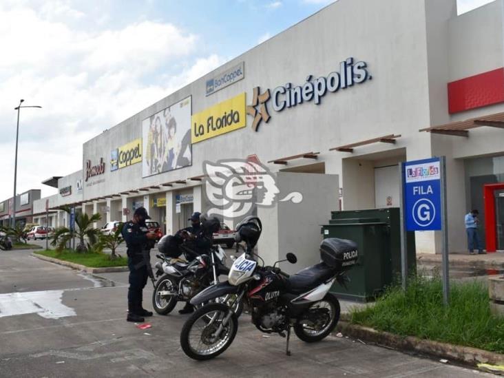 Acayuqueña acababa de estacionar su motocicleta y se la roban