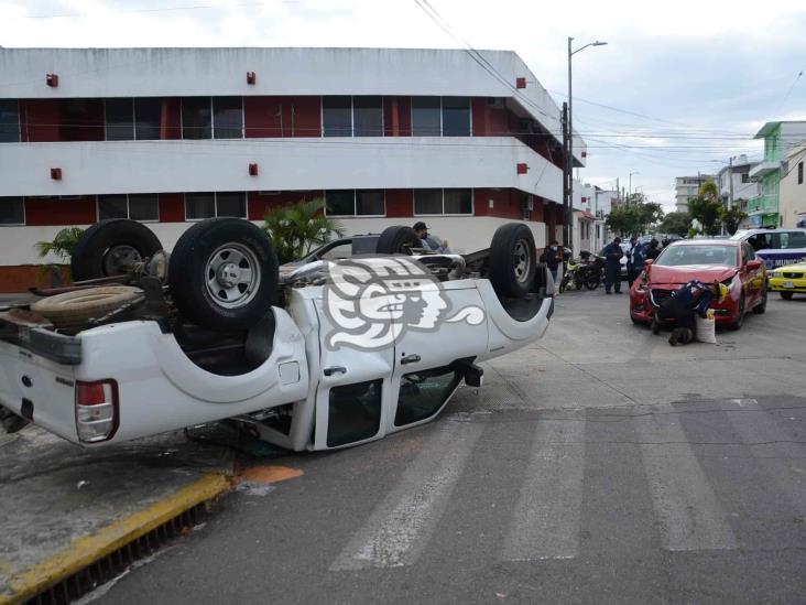 Volcadura En Calles De Veracruz, Deja Una Persona Lesionada