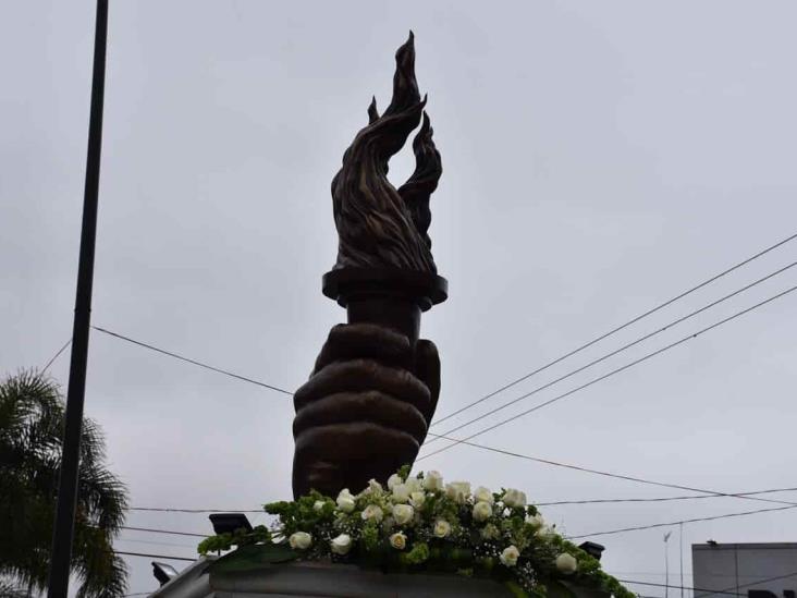 En Orizaba, inauguran escultura de bronce para victimas de la pandemia
