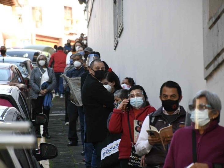 Largas filas por pago del predial en Xalapa