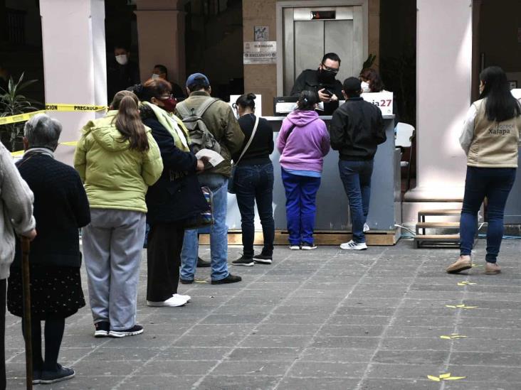 Largas filas por pago del predial en Xalapa