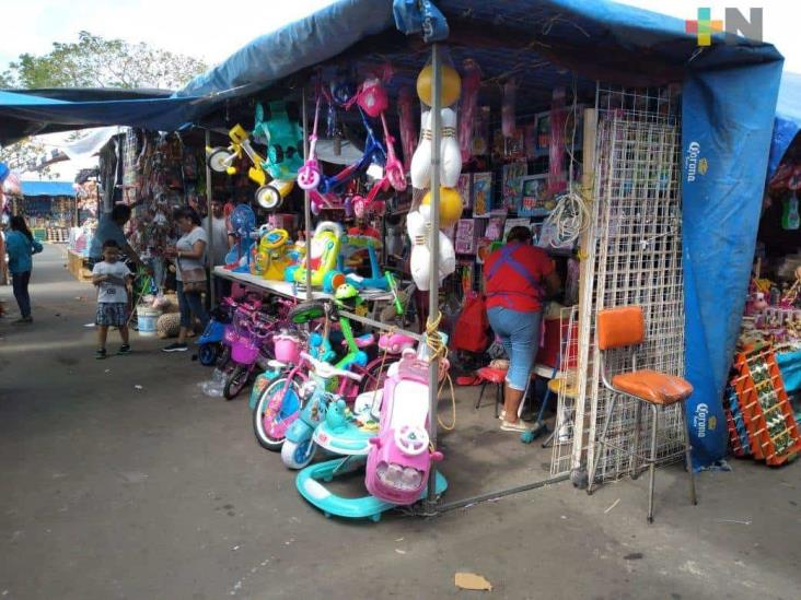 Pocos vendedores en feria de Reyes