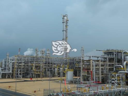 Confirma AMLO acuerdo con Braskem para modificar contrato de gas etano