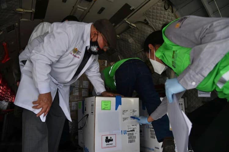 Llega a Veracruz primer lote de vacunas contra COVID-19 este día
