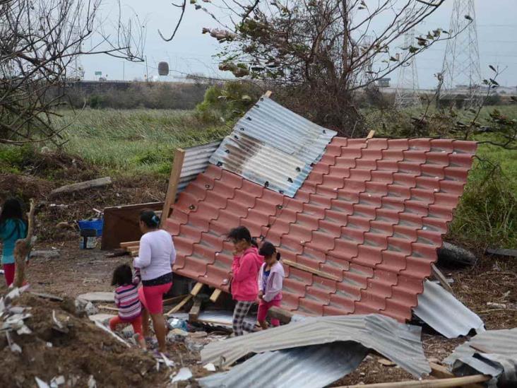 Desalojan agentes del PMA a 15 familias en Veracruz