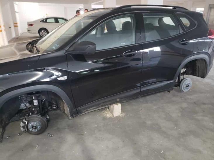 Delincuentes roban 16 neumáticos en Costa de Oro