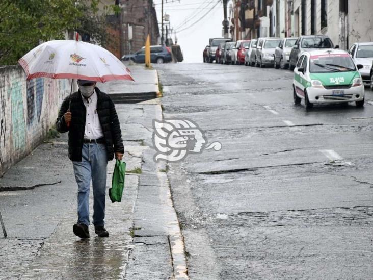 Fuerte lluvia deja daños en diversas colonias de Xalapa